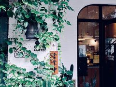 -彳亍咖啡·这里(水湾路店)