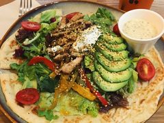 照烧鸡肉配牛油果拉法沙拉-HELLO 27 意面·沙拉·帕尼尼