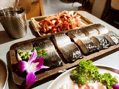 -围炉肉舍•炭烤活鳗•丹东海鲜烤肉(步行街店)