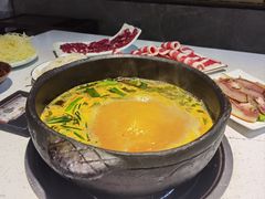 招牌红酸锅底-贵府酸汤牛肉火锅·贵州老字号(飞山街店)