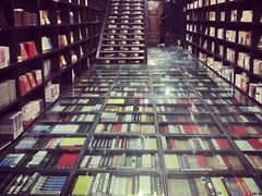 -钟书阁(松江泰晤士小镇店)