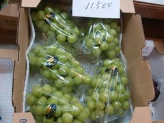 水果是要根據季節性的，我11月來的時候是葡萄和蜜瓜，富有柿-木津卸壳市场