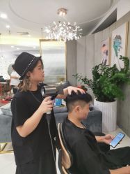 点击看大图 -八佰伴8008星级形象店