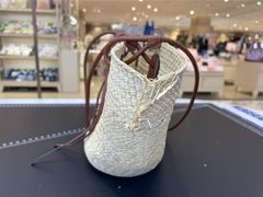 -爱革·洗衣改衣·洗鞋修鞋·洗包修包·奢侈品护理(宝地广场店)