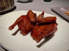 脆皮乳鸽-荣轩(新荣记环球金融中心店)