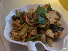 -大头虾越式风味餐厅(光明广场店)