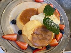 莓果奶油芝士舒芙蕾松饼-UPPER KITCHEN(延安路店)