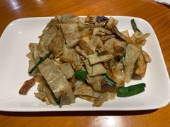 腊肉炒豆丝-莲餐厅·湖北菜·潜江小龙虾店(愚园路店)