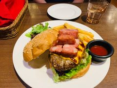 -拉亚汉堡经典餐厅(商城路店)