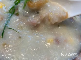 早上进来不用排队，看到左右两边都是一个来吃都点4到5