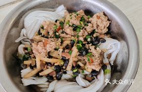 Traditional Lao You Noodles
