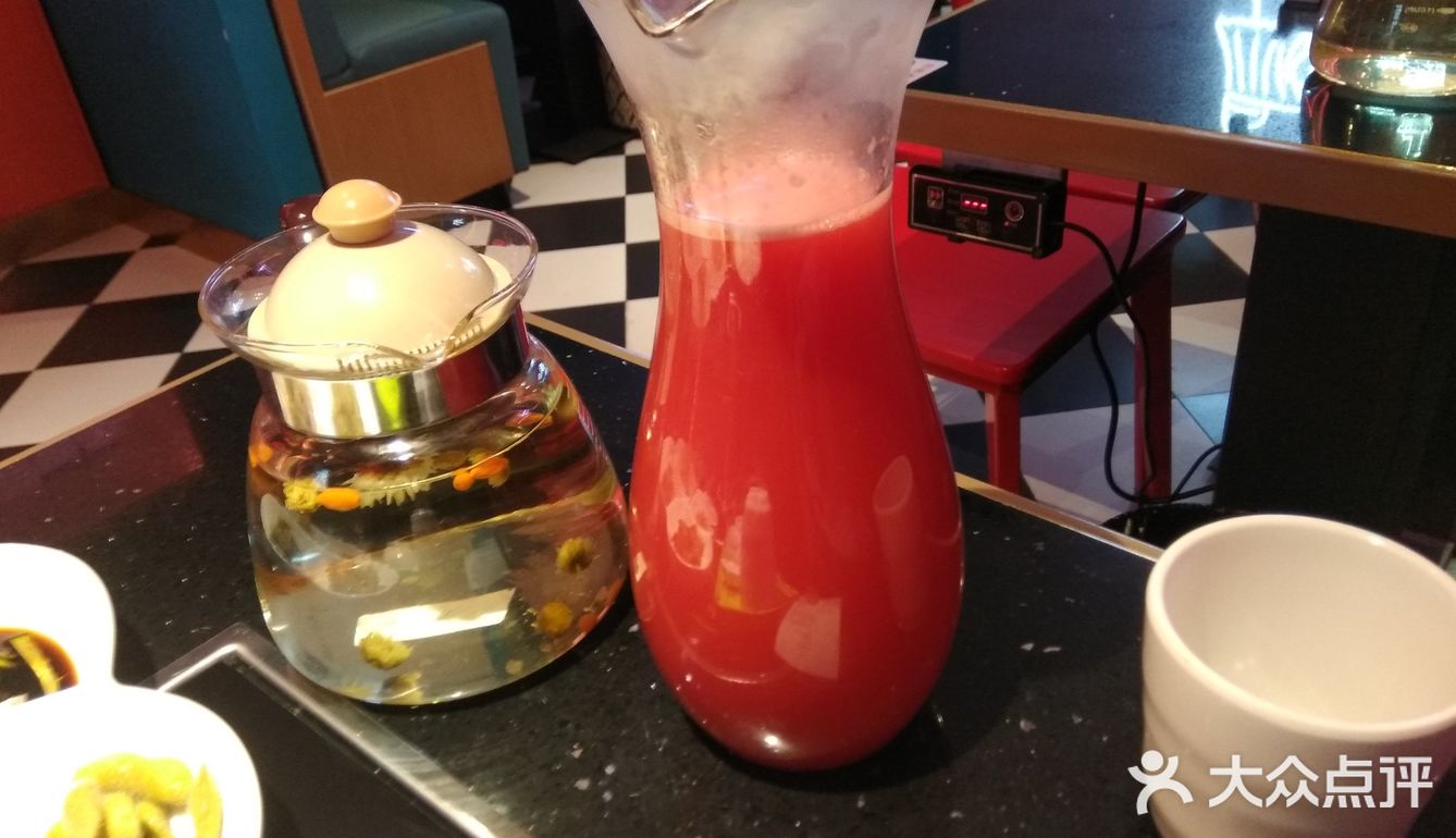 额 到了茶，慢慢看~点了蟹~比较安静