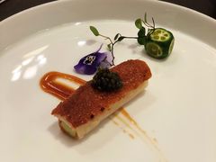 鱼子酱配脆皮烤乳猪-广州文华东方酒店·江-由辉师傅主理