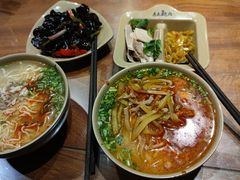 -亮亮面馆(经六路店)