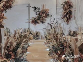 而当侘寂这两个字组合在一起，则出现了一个当下流行的美