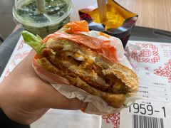 激辣肥汁风味鸡腿堡-麦当劳(虹桥南丰城店)