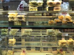 面包甜点陈列柜-白玉兰食品甜凤店(合生汇店)