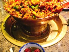 -沪小二炭火蛙锅(淮海中路美食不夜城店)