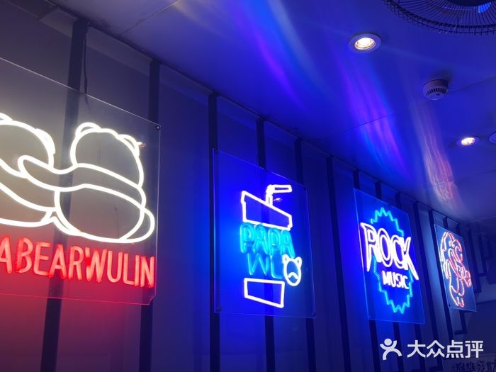 夜火烤摊·东北烧烤酒场·老杨小黄鱼图片