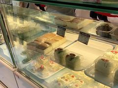 面包甜点陈列柜-白玉兰食品甜凤店(合生汇店)