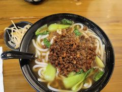 -丽虹云南过桥米线(兴工街店)