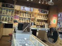 -三叶眼镜城批发市场(上海火车站店)