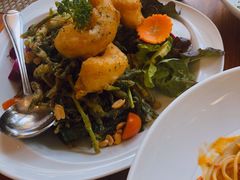 -Chom Cafe and Restaurant