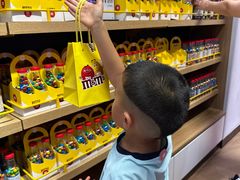 -m豆巧克力世界(上海世茂广场店)