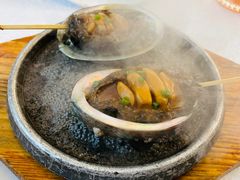 石锅大鲍鱼-品海楼·大连海胆锅贴馆(东港店)