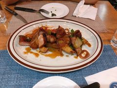 烤猪里脊配蒜蓉黄油土豆-LA MAISON公鸡和龙(蛇口店)