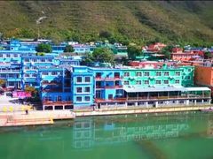 -百里峡七彩艺术小镇