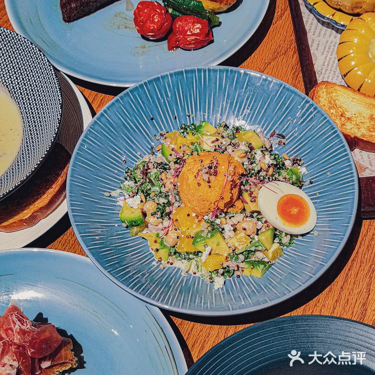 最近疯狂种草的西餐厅，氛围感十足🏙️~