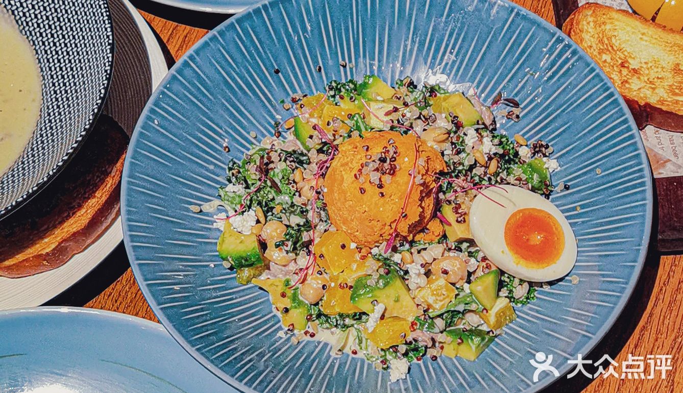 最近疯狂种草的西餐厅，氛围感十足🏙️~