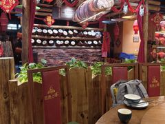 -老滇山寨•云南特色菜•地方菜•民族风情歌舞表演(金碧店)