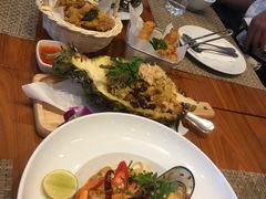 -Chom Cafe and Restaurant