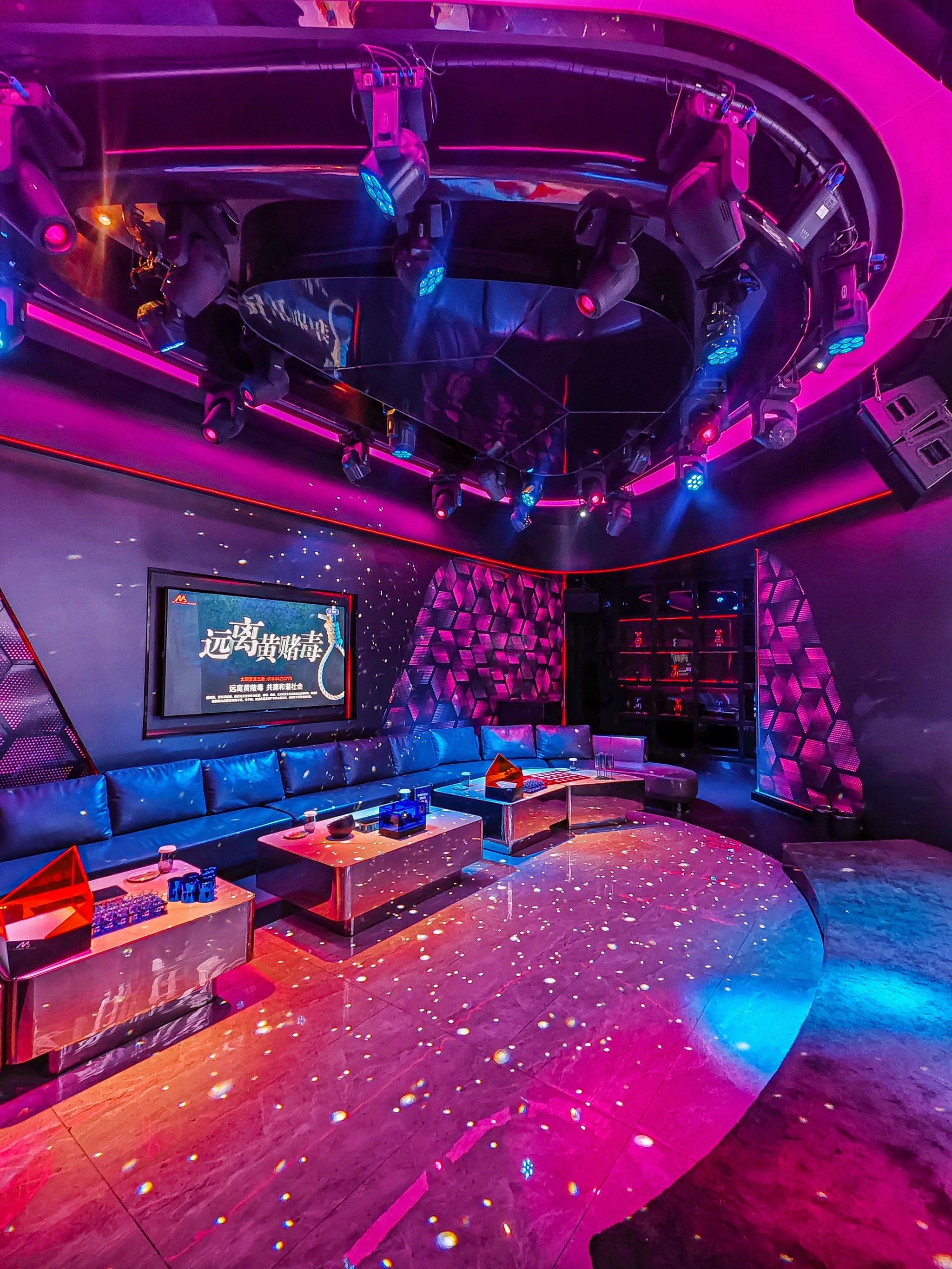 现在的ktv已经卷上太空了‼️