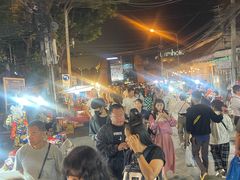 -周日夜市
