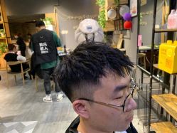-MOVAN  HAIR莫凡匠人发型屋