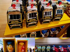 -m豆巧克力世界(上海世茂广场店)