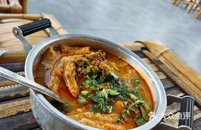 Signature Duck Foot Luosifen
