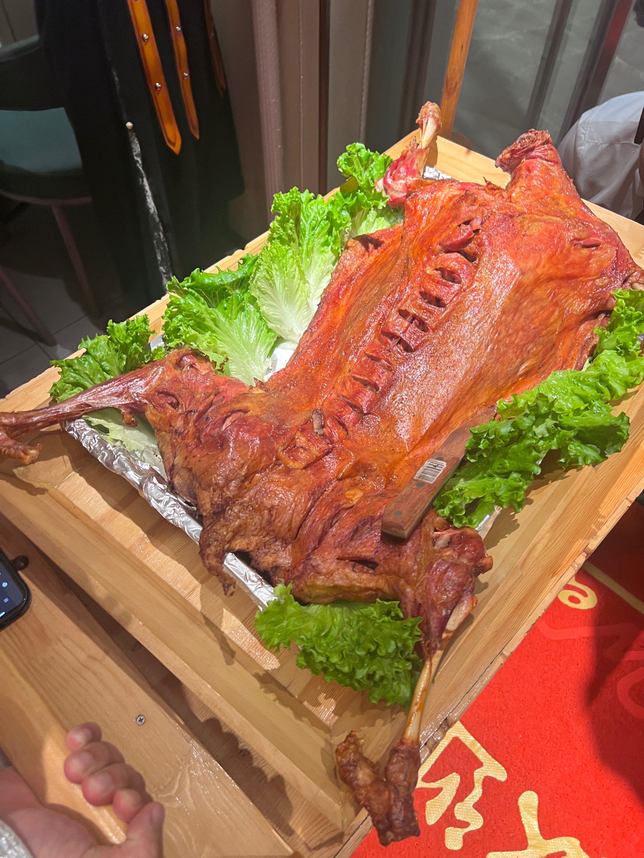 忍不住的烤羊腿诱惑:草原风味的极致享受🌄