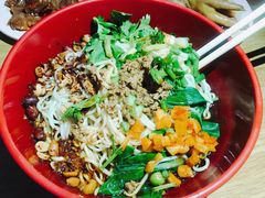 担担面-爆炸头阿姨小四川正宗川味小吃(无任何分店)