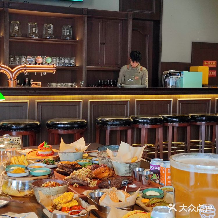 海昌不夜城C位精酿酒馆给你个难忘的夜🌛  