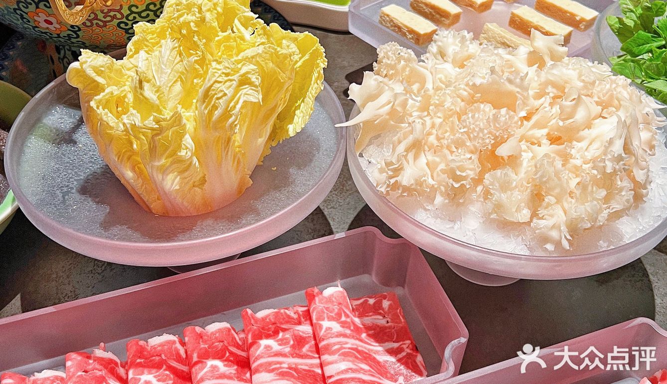 现在的年轻人，吃火锅都吃到戏院里了🙌