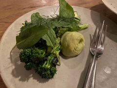 西兰花佐牛油果酱-BOR Eatery(安福路店)