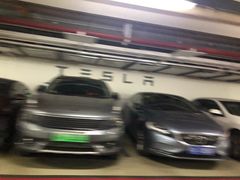 -汉商武展购物中心-停车场