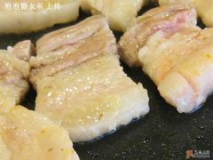 待熟的烤五花肉-香猪坊(五道口店)