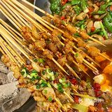 回岳阳必吃的特色烧烤！炭火砂锅烟火气十足！川味好浓🌶️