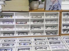 -MiRi眼镜·蔡司·星趣控·尼康控优点视觉合作店(南京东路店)
