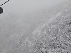 -浙东第一尖雪山欢乐谷